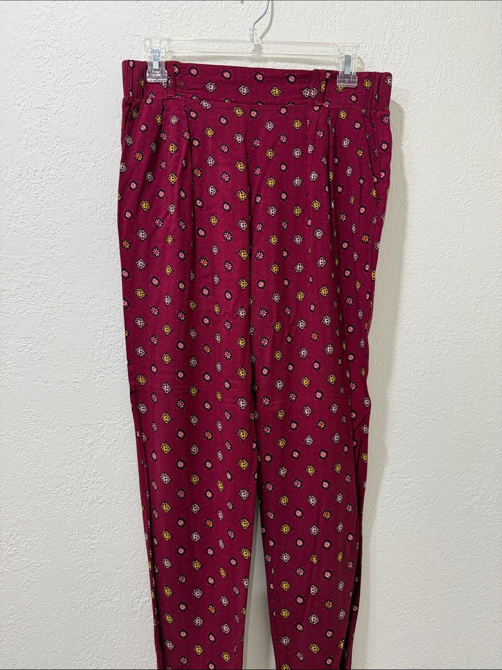 Woman Maroon Patterned Tapered Pants
